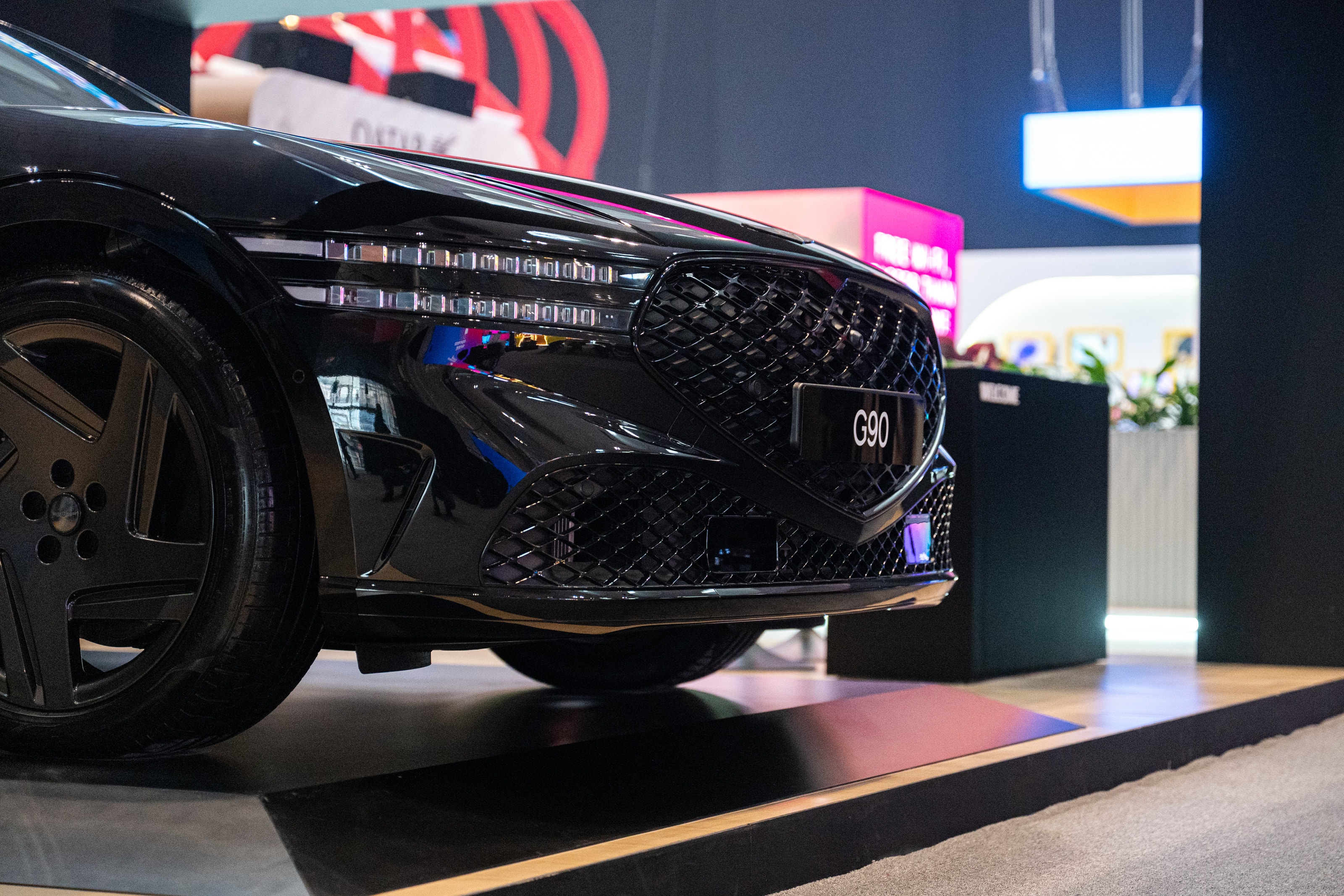 Close detail of the Genesis G90 grille and wheel