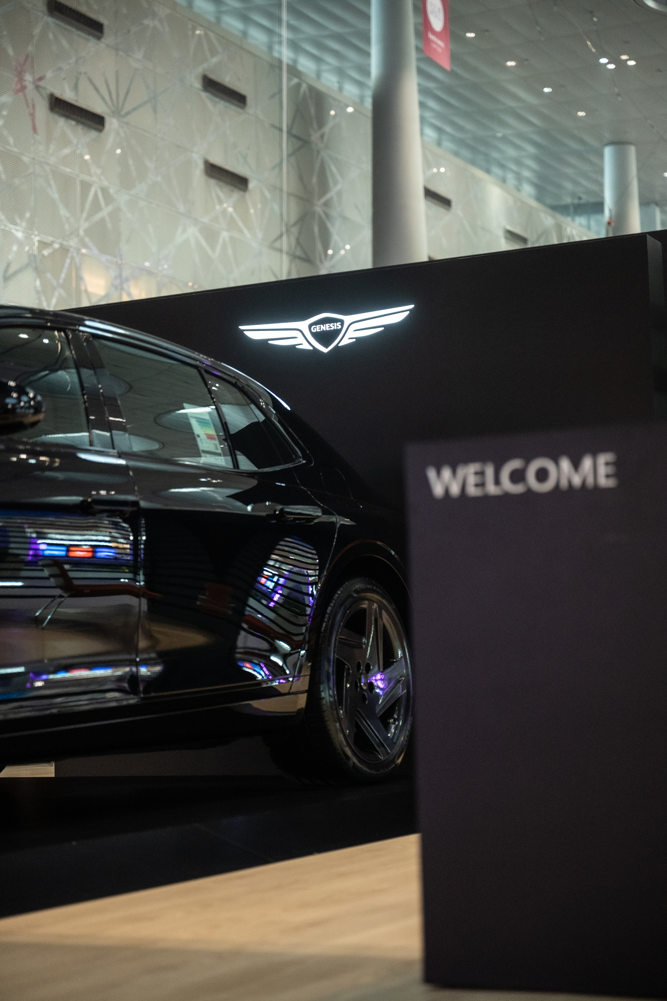 “Welcome” totem beside the Genesis G90